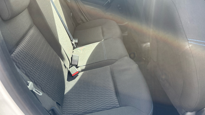 Peugeot 208 1.2 PureTech 82 Signature 5dr [Start Stop] Petrol Hatchback